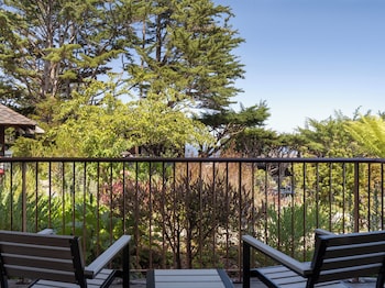 Standard Room, 1 King Bed, Garden View