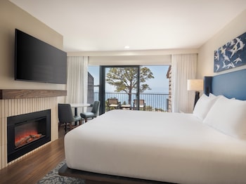 Standard Room, 1 King Bed, Garden View