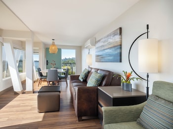Sunset Suite, 1 Queen Bed with Sofa bed, Ocean View
