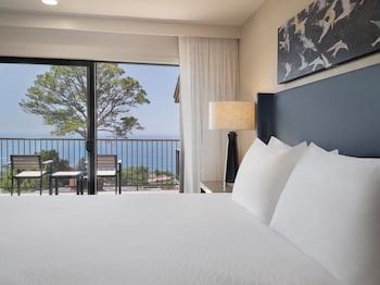 Standard Room, 1 King Bed, Ocean View