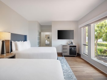 Standard Room, 2 Queen Beds, Garden View