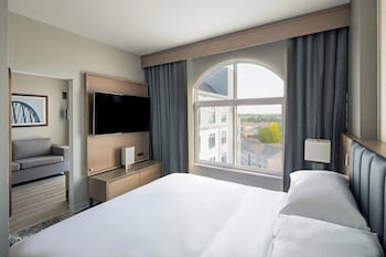 Club Suite, 1 King Bed with Sofa bed