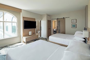 Club Suite, 2 Queen Beds