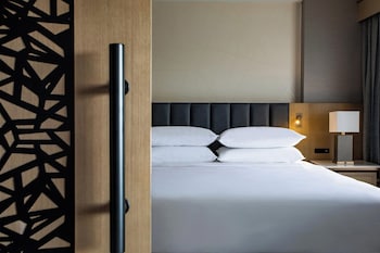 Club Suite, 1 King Bed with Sofa bed