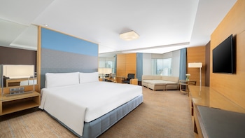 Premium Room, 1 King Bed, Non Smoking, City View (Club Lounge Access)