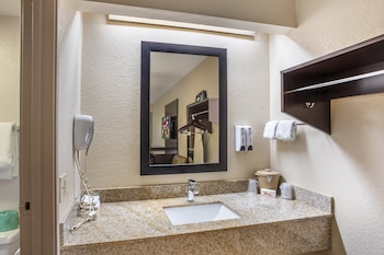Deluxe Room, 1 King Bed (Smoke Free)