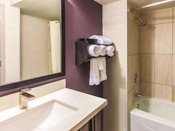 Room, 2 Queen Beds, Non Smoking (Various Views)