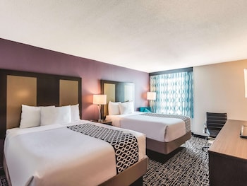 Room, 2 Queen Beds, Non Smoking, Mountain View