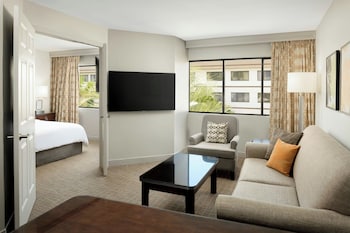 Suite, 1 Bedroom, Patio, Pool View