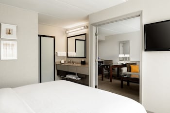 Suite, 1 Bedroom, King Bed & Sofa Bed, Accessible, (Mobility & Hearing w/ Roll-in Shower)