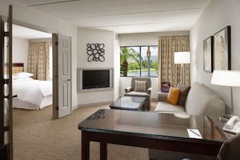 Suite, 1 Bedroom, Balcony, Pool View