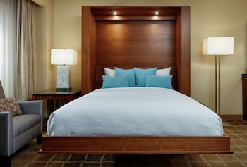 Premium Suite, 1 King + 1 Queen Murphy Bed