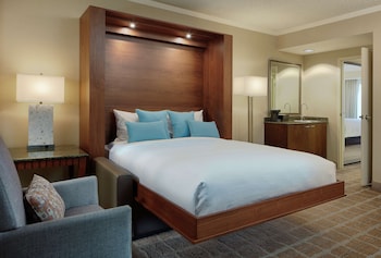 Premium Suite, 1 King + 1 Queen Murphy Bed