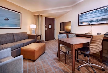 Premium Suite, 1 King Bed with Sofa bed, Corner