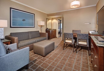 Suite, 1 King Bed with Sofa bed, Non Smoking