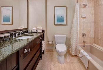 Suite, 1 King Bed with Sofa bed, Non Smoking