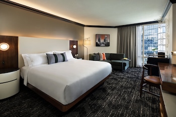 Premier Room, 1 King Bed (Club)