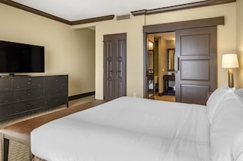 Executive Suite, 1 Queen Bed, Balcony