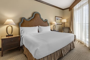 Executive Suite, 1 Queen Bed, Balcony