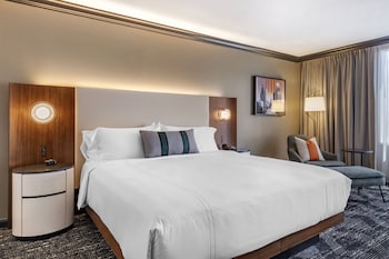 Premier Room, 1 King Bed (Club)