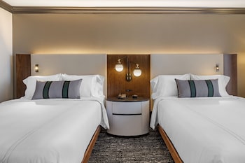 Deluxe Room, 2 Queen Beds, Accessible (Roll-In Shower)