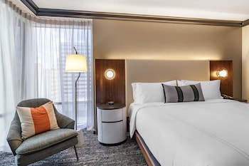 Deluxe Room, 1 King Bed, Accessible (roll-in shower)