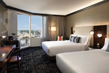 Deluxe Room, 2 Queen Beds, Accessible (Roll-In Shower)