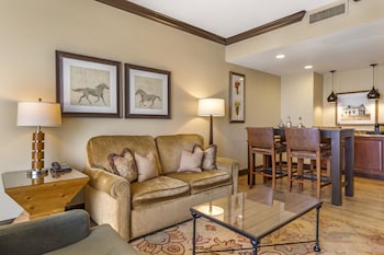 Executive Suite, 1 Bedroom, Accessible (1 King Bed, Roll-in Shower)