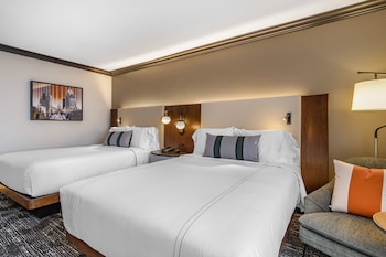 Deluxe Room, 2 Queen Beds, Accessible (Roll-In Shower)