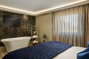 Deluxe Studio Suite