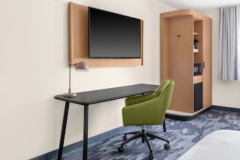 Room, 1 King Bed, Hearing Accessible (Accessible Bathtub)