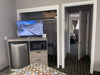 Room, 2 Bedrooms, Non Smoking (2 Queen Beds per Room)