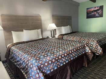 Room, 3 Twin Beds, Non Smoking (3 Beds)