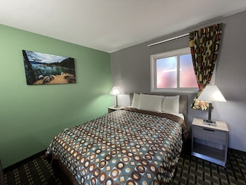 Room, 2 Bedrooms, Non Smoking (1 Queen Bed per Room)