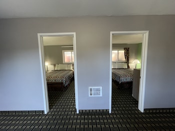 Room, 2 Bedrooms, Non Smoking (1 Queen Bed per Room)
