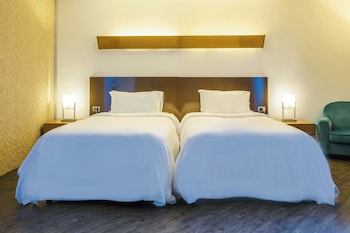 Deluxe Room, 2 Twin Beds, Balcony, Sea View