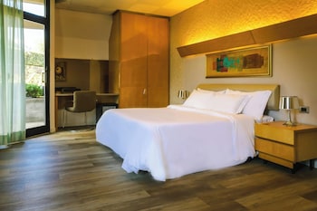 Superior Room, 1 King Bed, Balcony