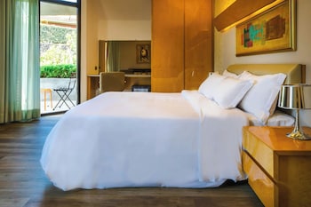 Superior Room, 1 King Bed, Balcony