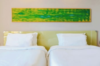 Deluxe Room, 2 Twin Beds, Balcony, Sea View
