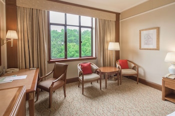 West Wing Lakeside Gardenview King