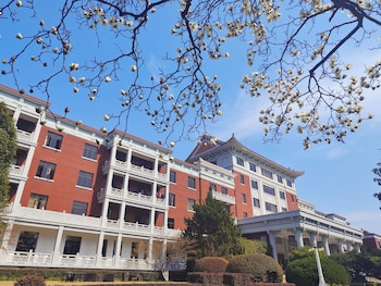 West Wing Horizon Lakeside Gardenview King