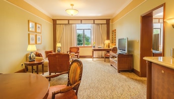 West Wing Executive Suite