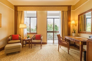 West Wing Lakeside Gardenview King
