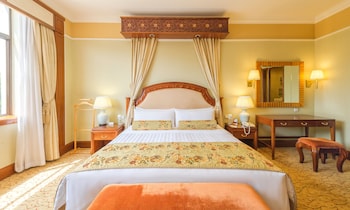 West Wing Executive Suite