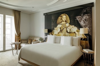 Supreme Room Red Level