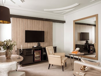Master Suite Red Level