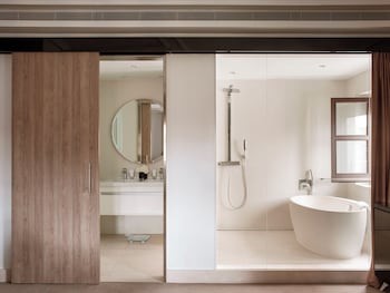 Red Level, Junior Suite