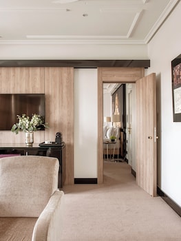 Margarita Presidential Suite Red Level