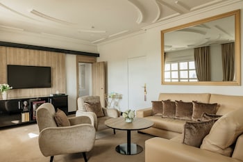 Margarita Presidential Suite Red Level