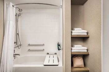 Room, 2 Queen Beds, Accessible, Bathtub (Hearing)